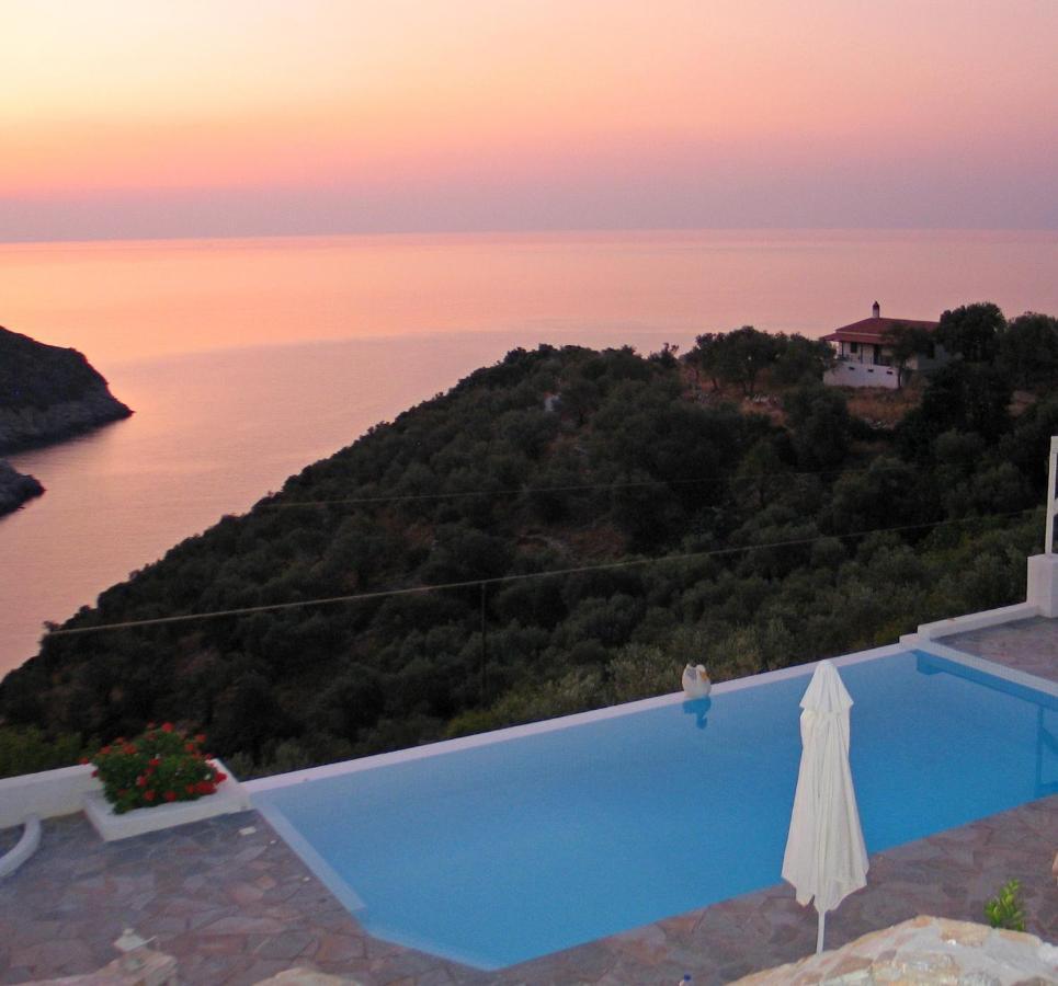 Luxurious Villa With Wonderful View Alonnisos Town ภายนอก รูปภาพ