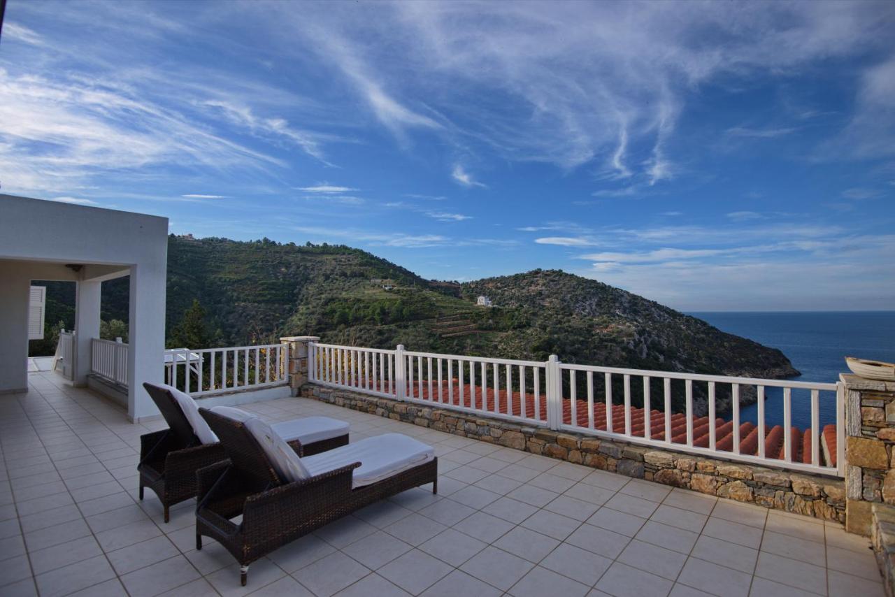 Luxurious Villa With Wonderful View Alonnisos Town ภายนอก รูปภาพ
