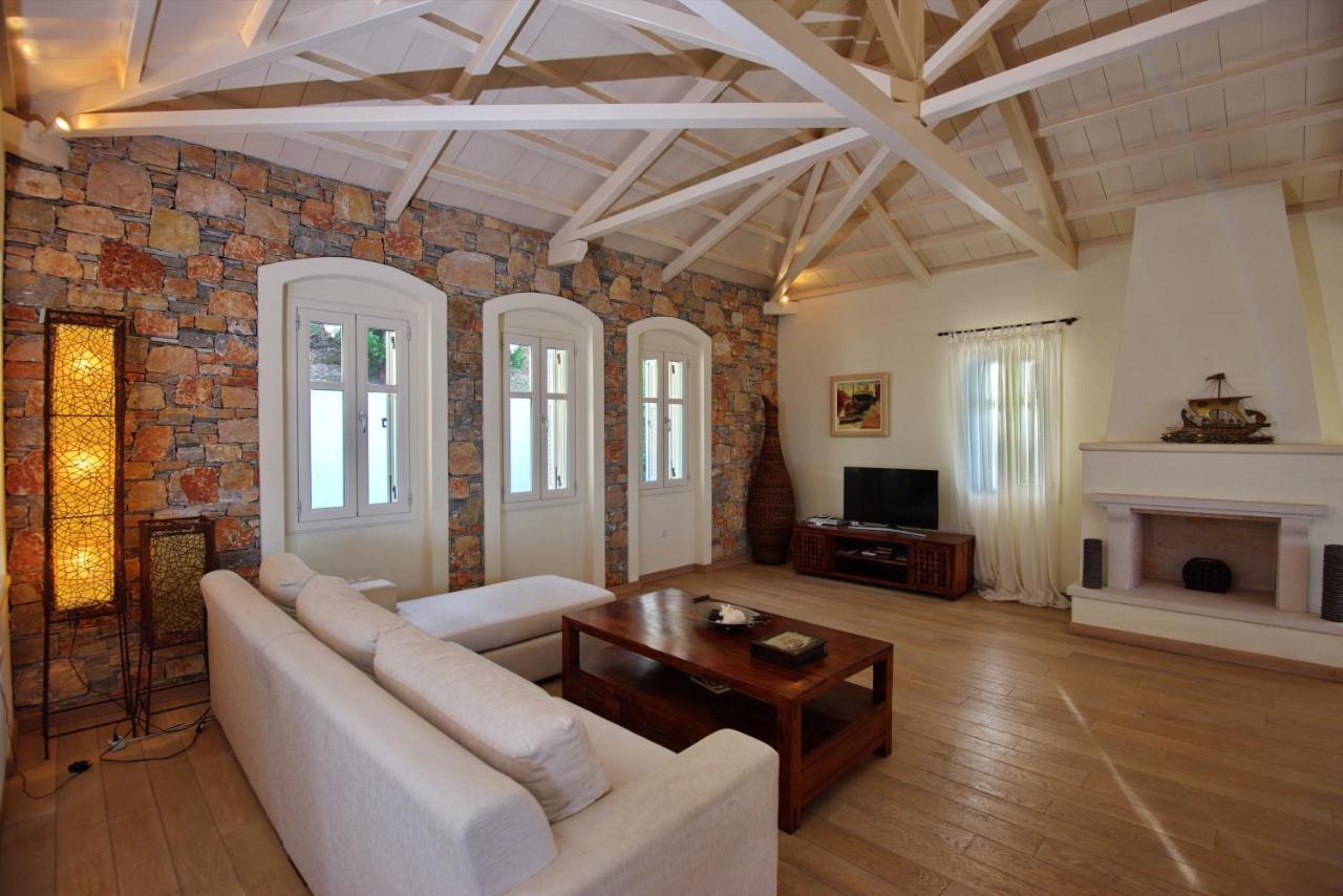 Luxurious Villa With Wonderful View Alonnisos Town ภายนอก รูปภาพ